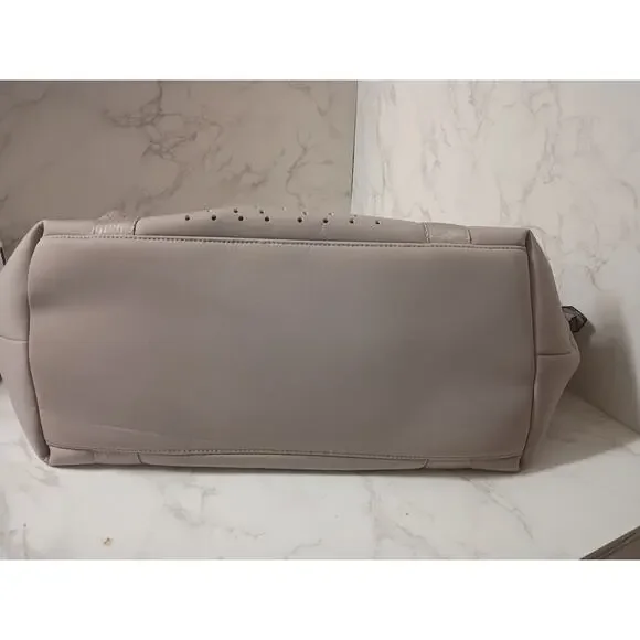 VICTORIA'S SECRET VSX Large Taupe Duffle Bag - NWOT - Picture 5 of 7